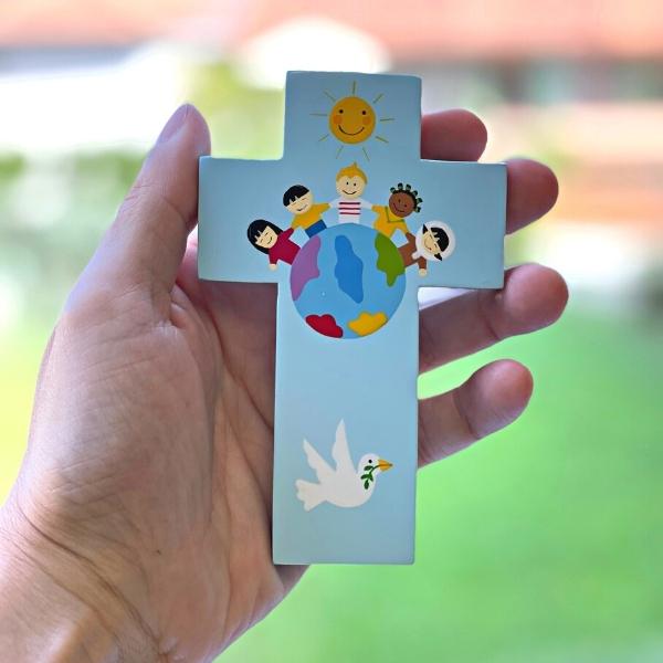 Croix enfant paix et espoir Bleu